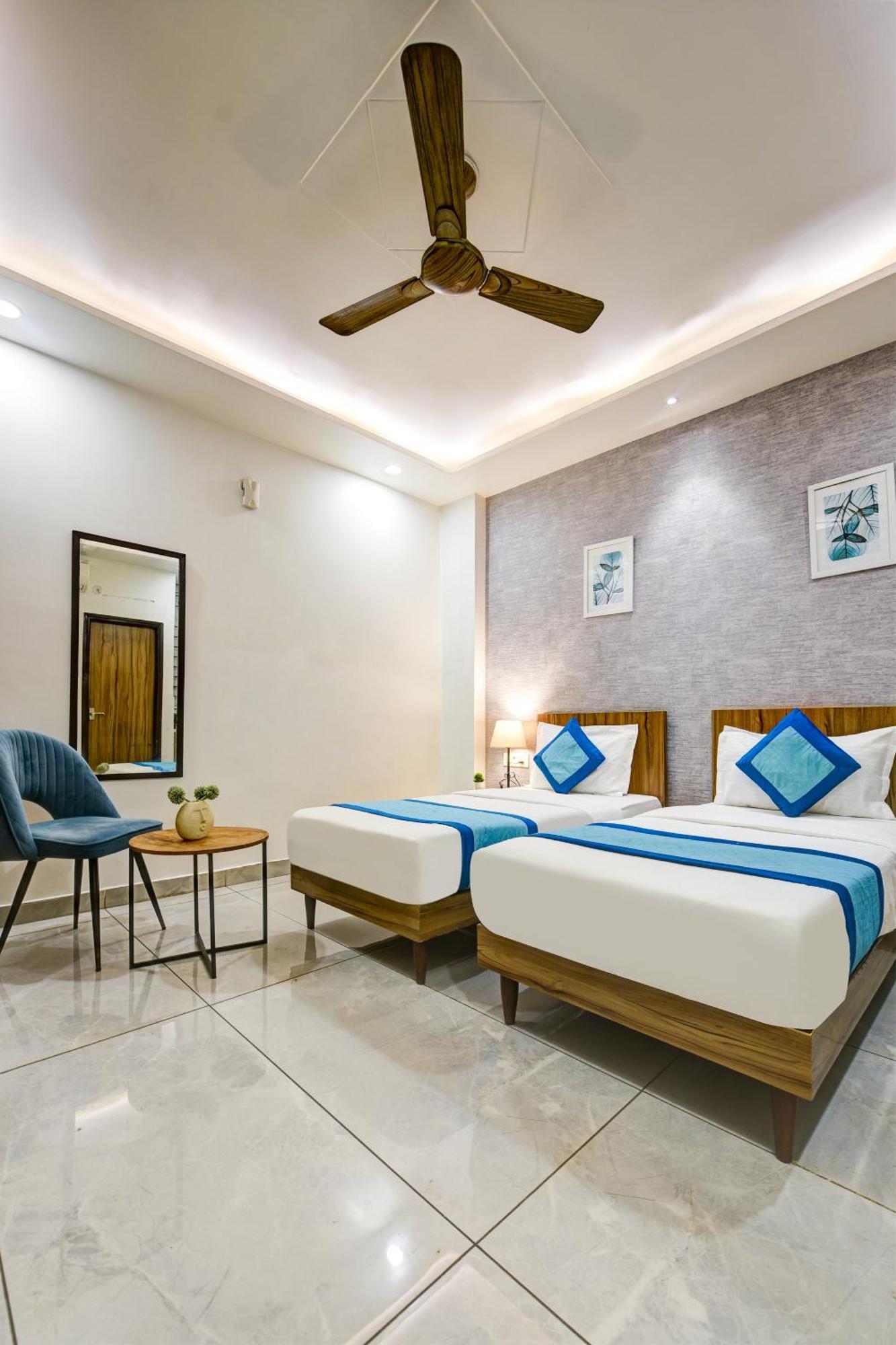 Gallivanto Inn Дели Экстерьер фото