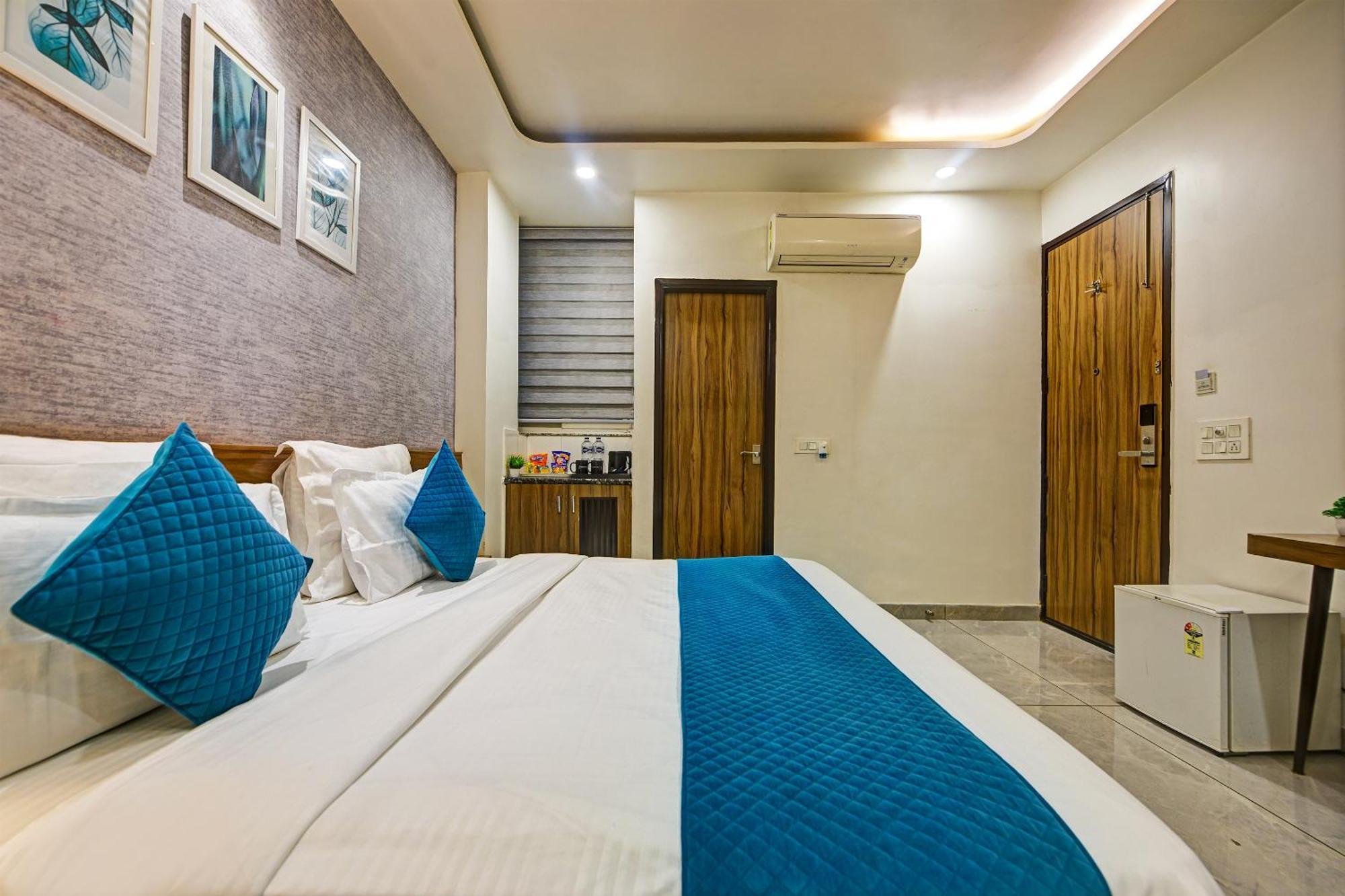 Gallivanto Inn Дели Экстерьер фото